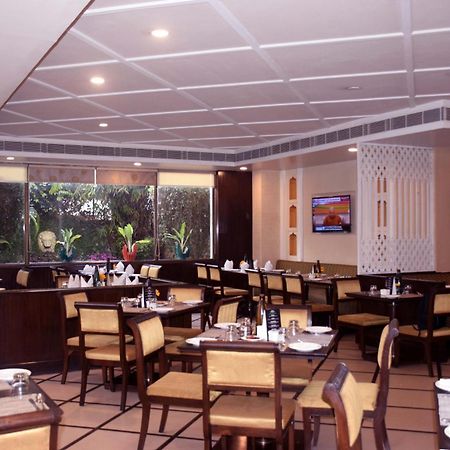 La Place Sarovar Portico Лакхнау Экстерьер фото
