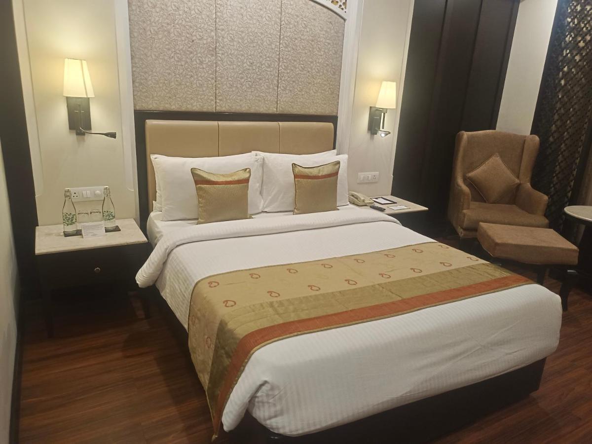 La Place Sarovar Portico Лакхнау Экстерьер фото