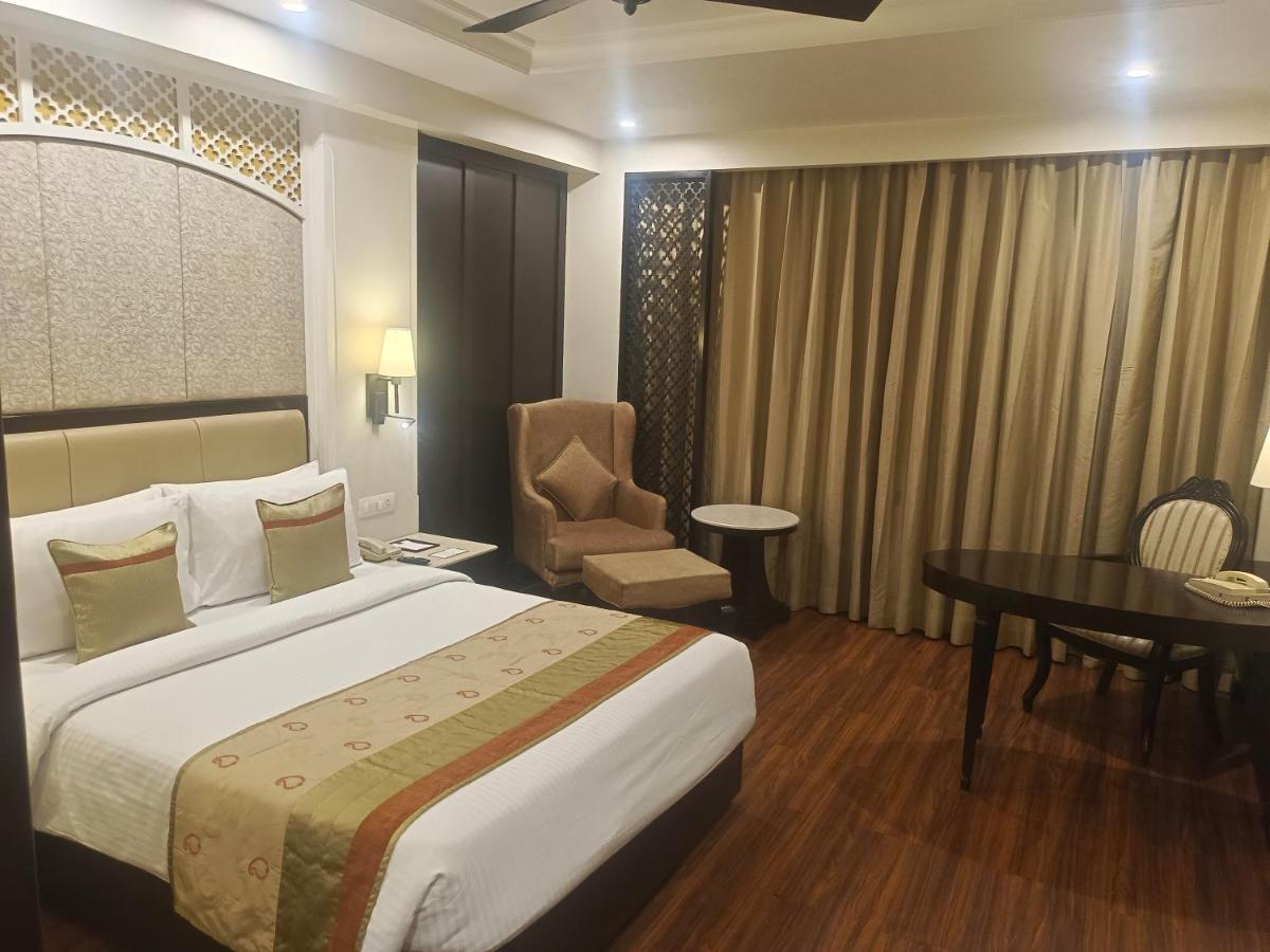 La Place Sarovar Portico Лакхнау Экстерьер фото