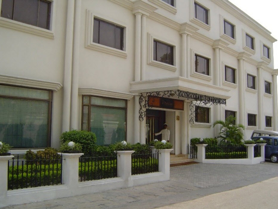 La Place Sarovar Portico Лакхнау Экстерьер фото