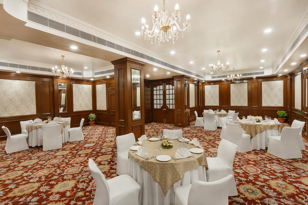 La Place Sarovar Portico Лакхнау Экстерьер фото