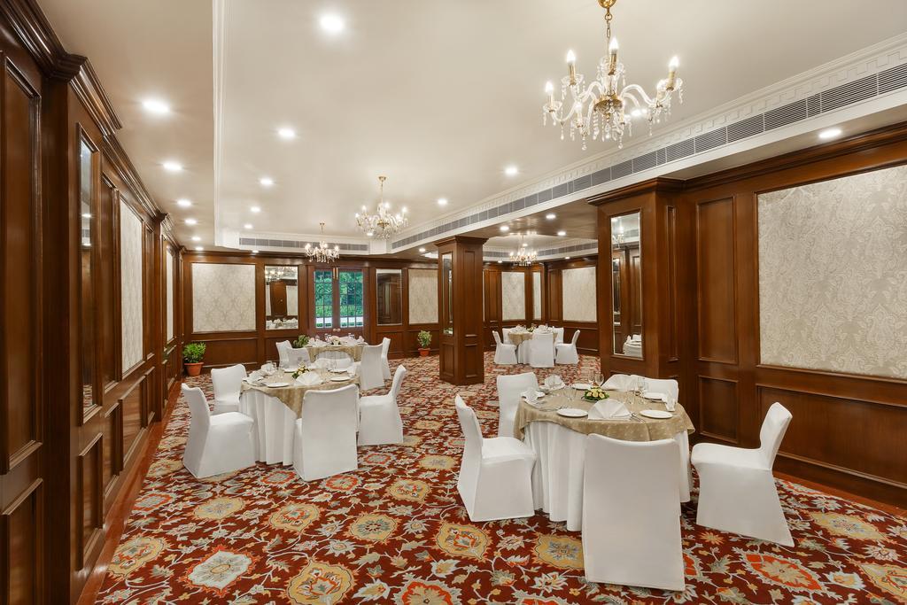 La Place Sarovar Portico Лакхнау Экстерьер фото