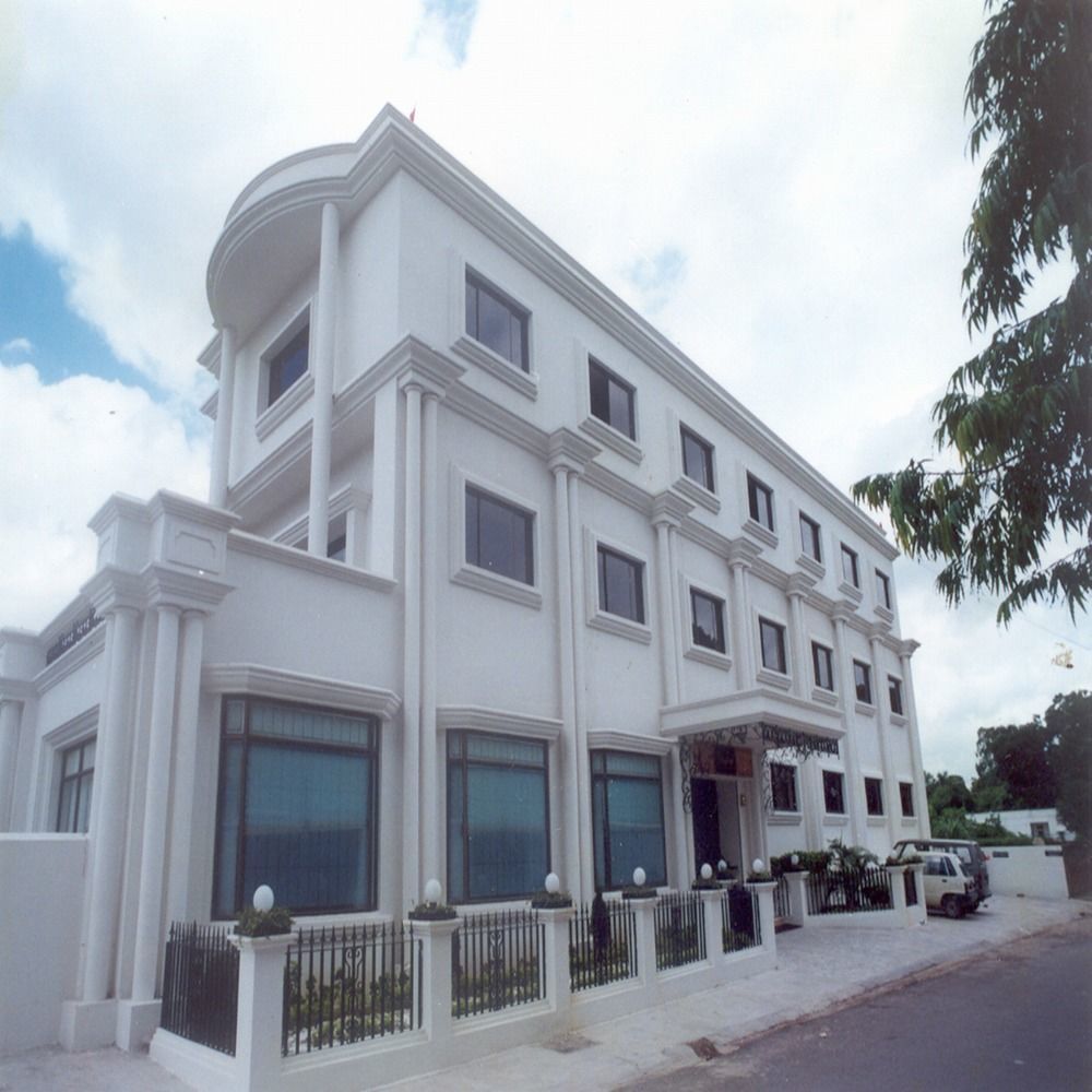La Place Sarovar Portico Лакхнау Экстерьер фото