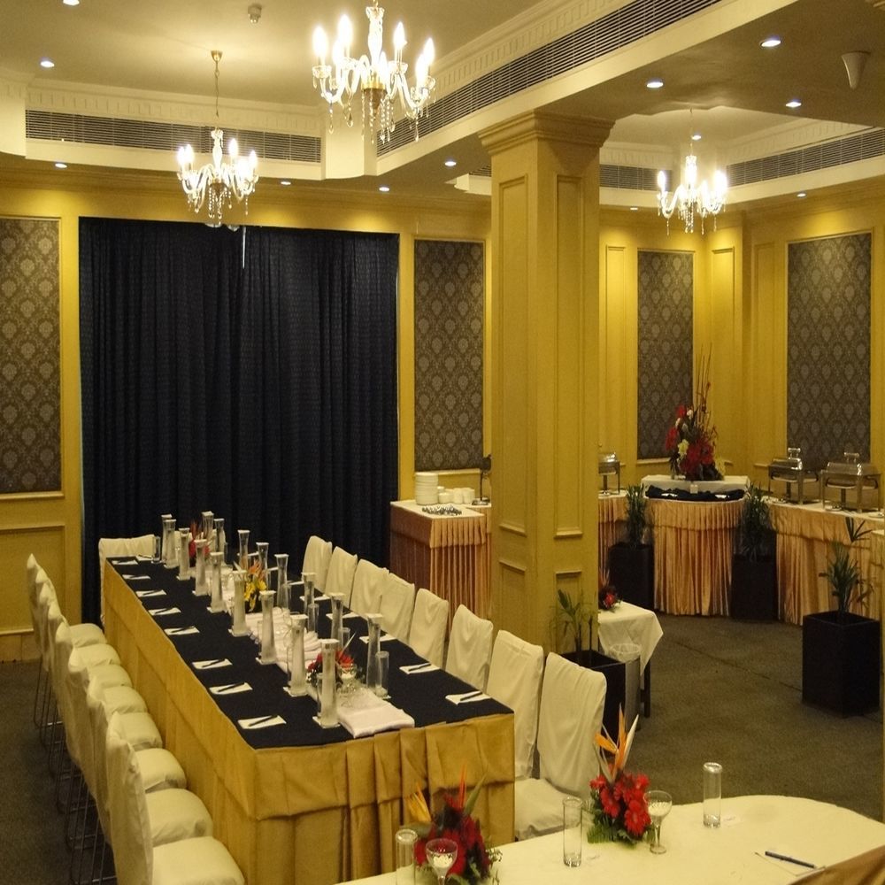 La Place Sarovar Portico Лакхнау Экстерьер фото