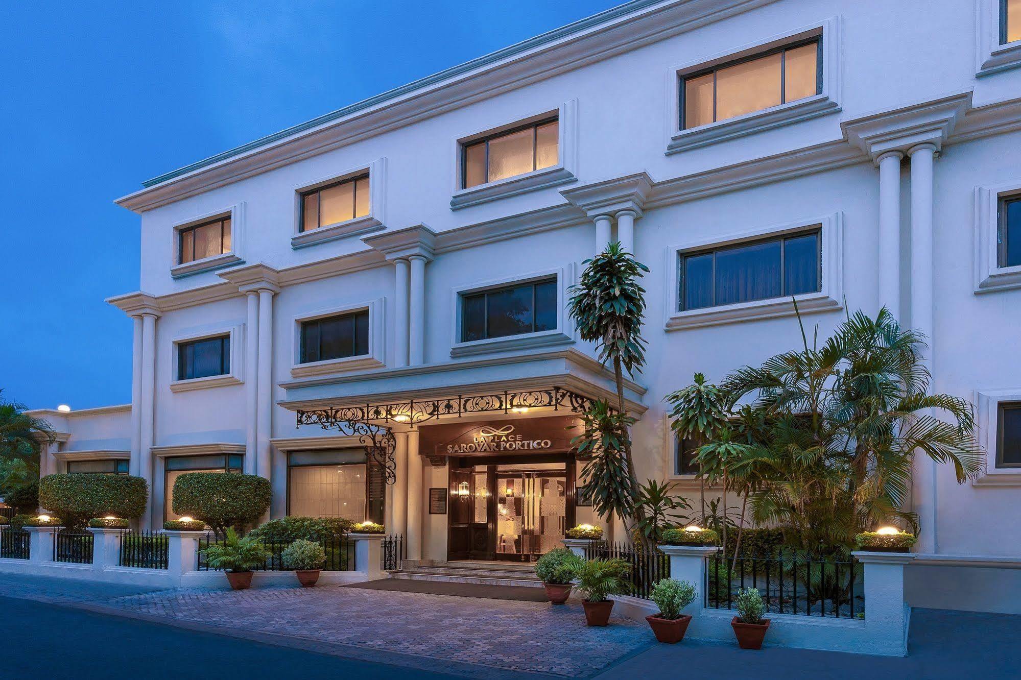 La Place Sarovar Portico Лакхнау Экстерьер фото