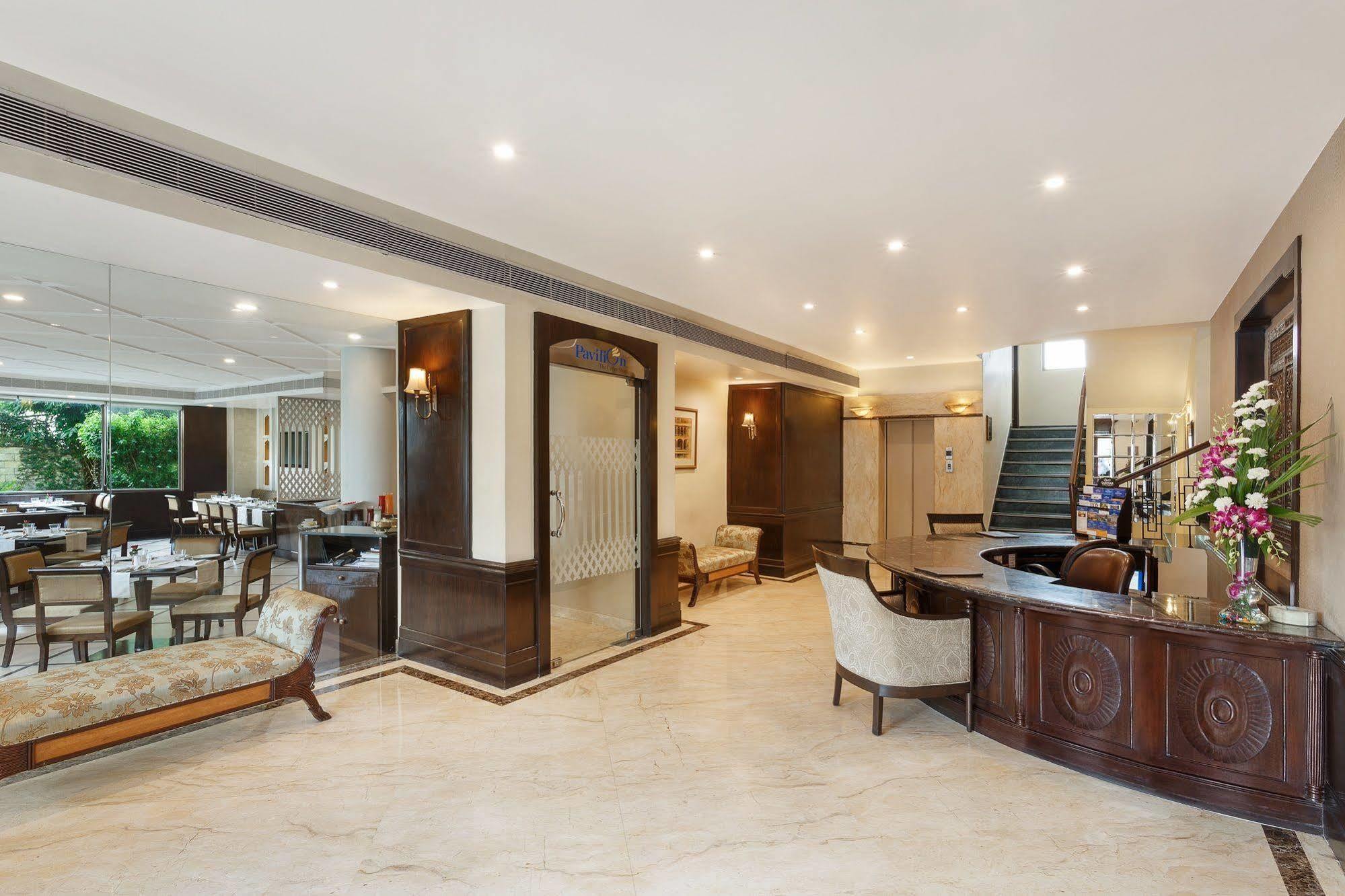 La Place Sarovar Portico Лакхнау Экстерьер фото