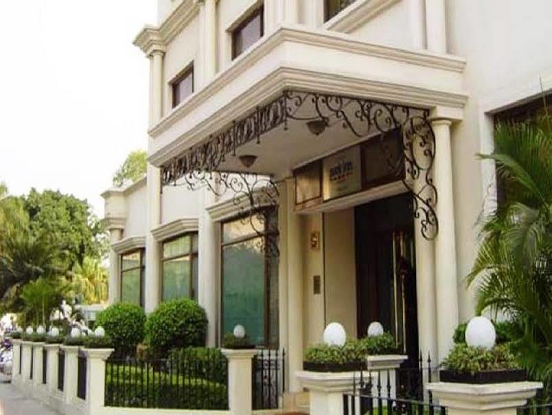 La Place Sarovar Portico Лакхнау Экстерьер фото